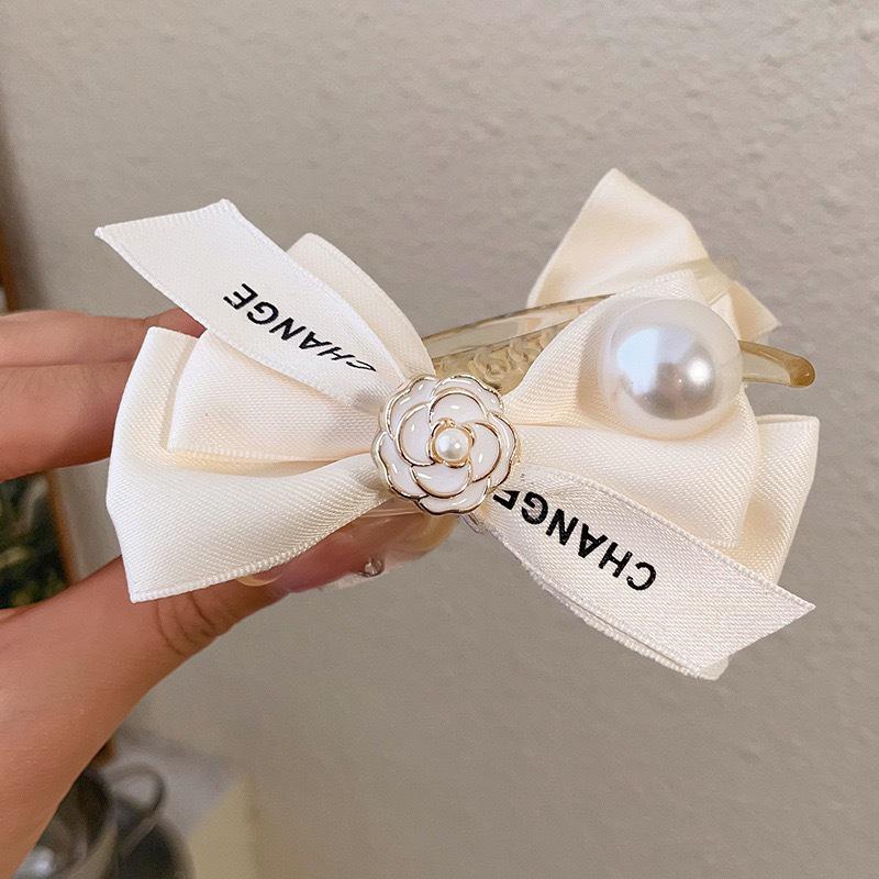 

Camellia Pearl Bow Hair Clip: Elegant Retro Bun Accessory for Women