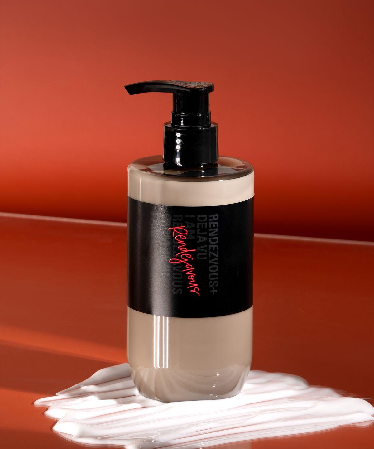 La Vie en Camellia Perfume High Moisturizing Body Lotion 300ml