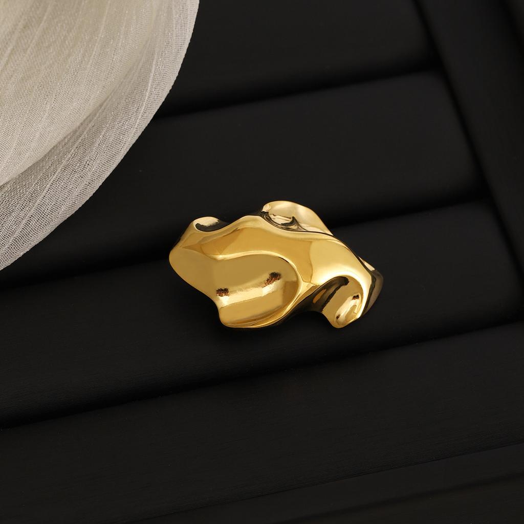 Glatte unregelmäßige Textur gefaltete Brosche Nische trendige Kleidung Brosche Dekoration