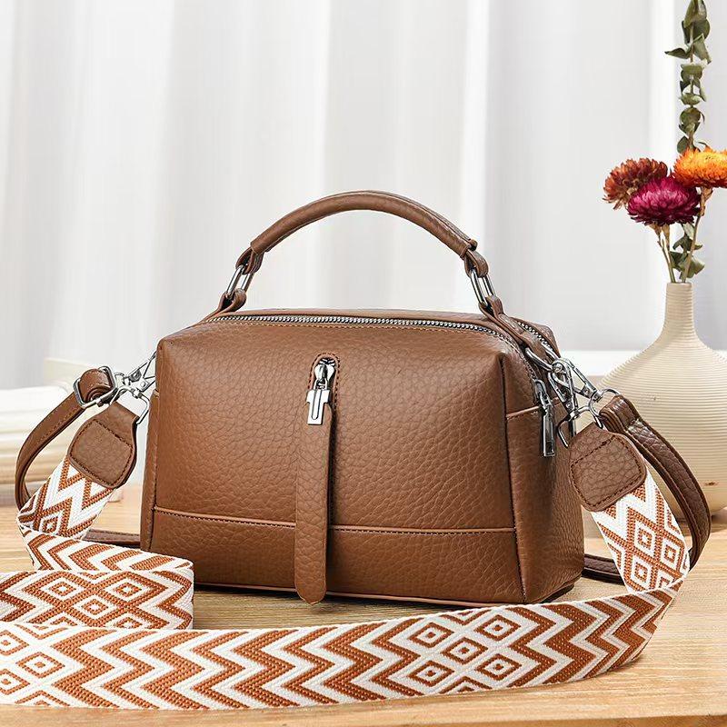 New trendy versatile small square bag messenger bag mini handbag simple and fashionable shoulder bag