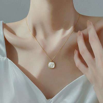 French Light Luxury Geometric Square Shell Necklace, Simple Niche Design, High-End Golden Collarbone Chain For Women