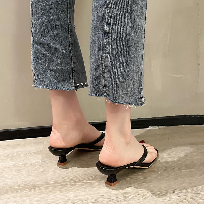 Women's Med Heel Pinch Slippers Women Sandals with Narrow Band and Kitten Heel Mules Elegant Flip Flops Summer Shoes Women