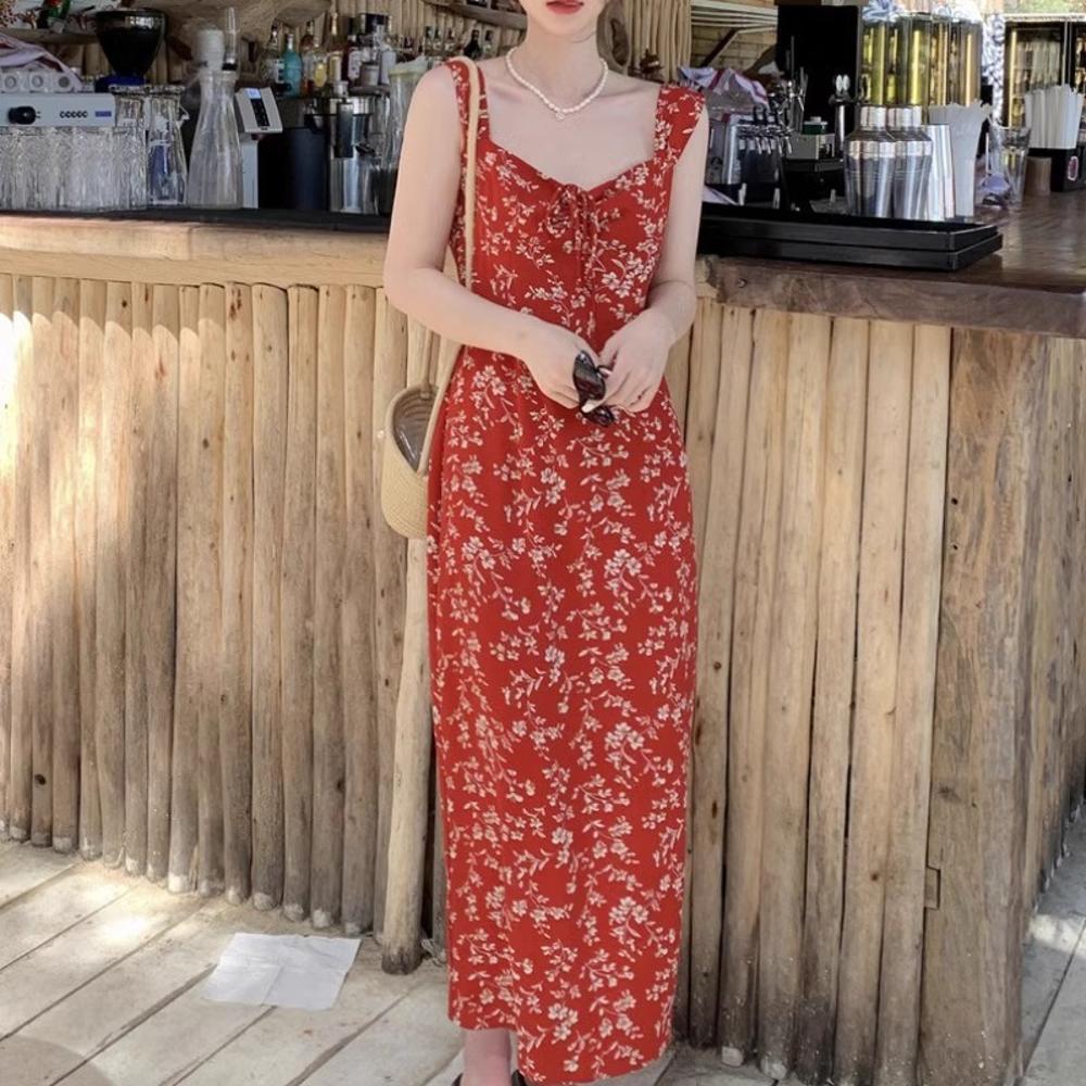 Women's floral dress, women's summer sweet lady's style, versatile temperament, white and thin, long skirt with suspenders