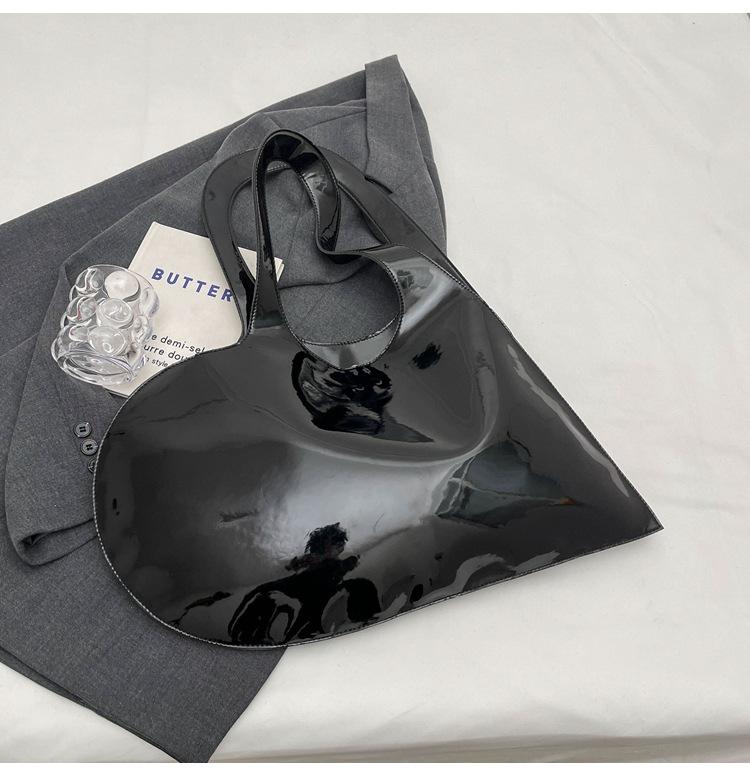 Women's bag new niche underarm bag women's fashion shoulder women's bag creative versatile heart-shaped handbag