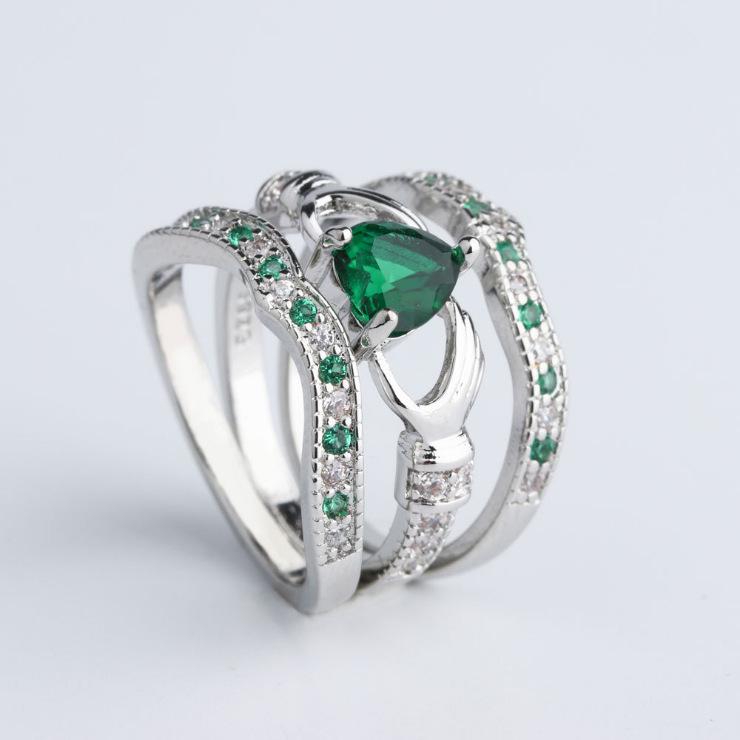 

Комплект колец Hecheng Zircon: Тройная упаковка из 8 украшений с микроинкрустацией в виде сердец и стрел - кольцо с бриллиантами Fashion Love. Size 7