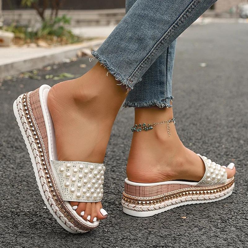 Shiny Crystal Pearl Platform Slippers Women Fashion Rivet Decor Wedge Sandals Woman Summer 2025 Non Slip Thick Sole Beach Slides