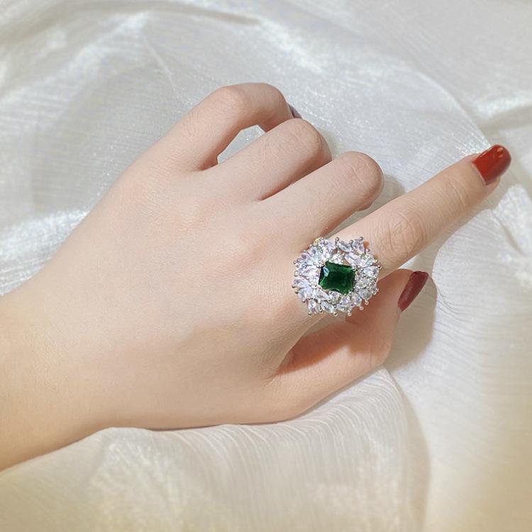 Neuer Simulations-Smaragd-Volldiamant-hoher Sinn für Temperament-Öffnungsring-Schmuck