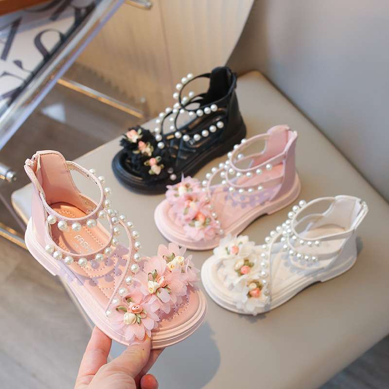 2025 Novos Sapatos de Princesa de Pérola Romana de Verão Sandálias de Flor Infantil Sandálias de Menina Sapatos Versáteis da Moda