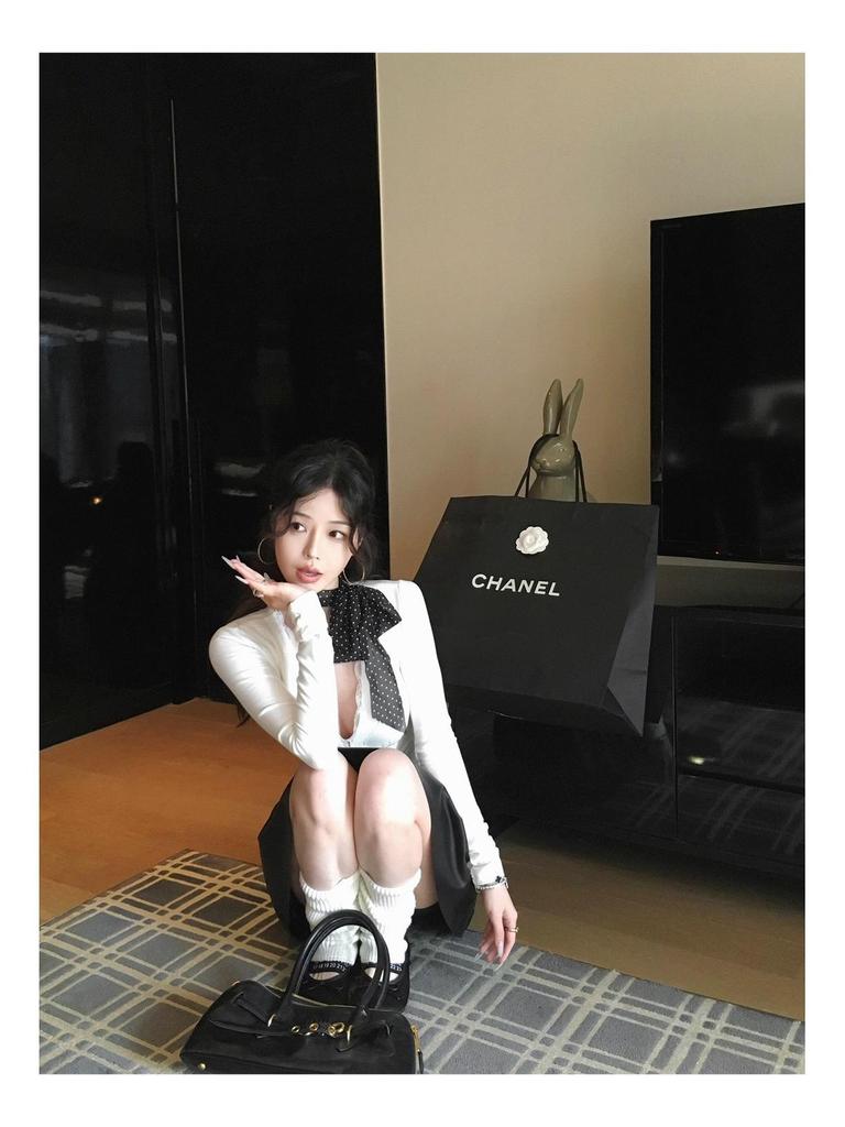 Women's Purple V-Neck Lace Splicing Long-Sleeve Slim Top - Stunning Early Autumn Fashion