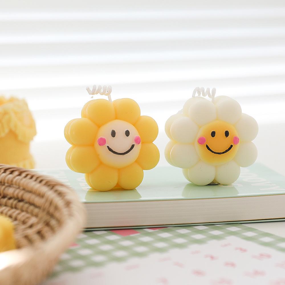 Smiling Sunflower Aromatherapy Candle - DIY Creative Birthday Decoration, Cute Scented Candle Ornament