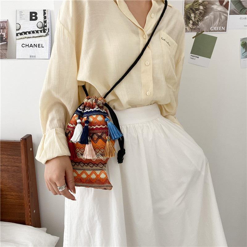 Art Tassel Bag 2025 Summer New Shoulder Messenger Bag Small Fish Drawstring Contrasting Color Mobile Phone Bag Tide