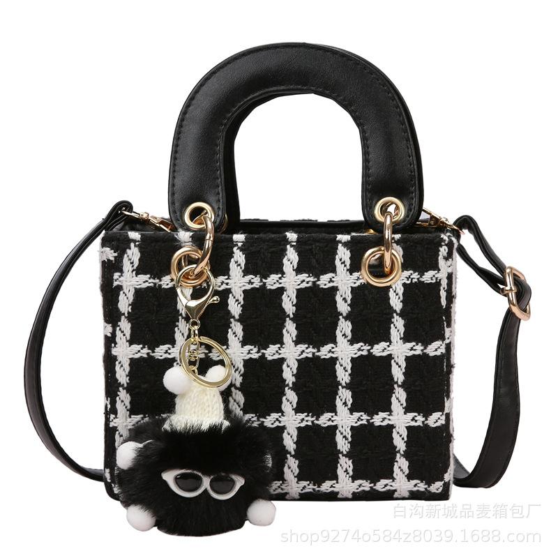 Portable woolen small bag women's 2025 new trendy styling bag foreign style explosive shoulder bag fashion messenger small square bag