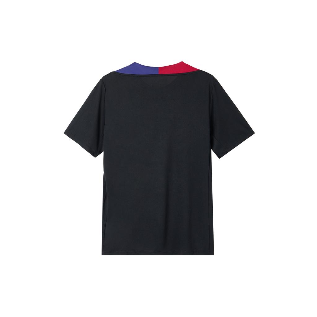 Nike F.C. Tricou de Fotbal Bărbați Barcelona Strike cu Imprimeu Litere, Bloc de Culoare, Gât Rotund, Mânecă Scurtă, Negru FN9816-011
