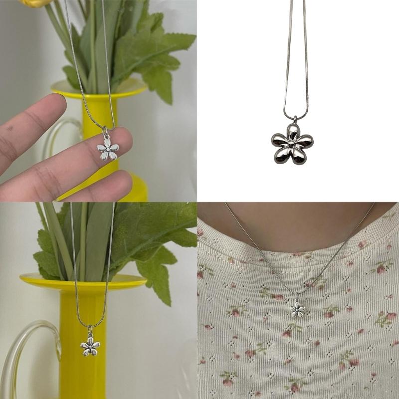 Light Senior Sense Temperament Necklace Fashionable Floral Pendant Necklace Exquisite Neckchains Party Jewelry for Women