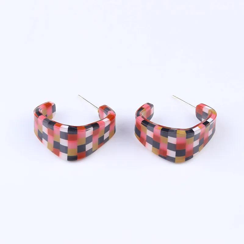 Trendige Acryl-Creolen mit Leopardenmuster für Damen und Mädchen im Retro-Stil: Elegante Ohrstecker in C-Form mit Twist-Design – Modeschmuck-Accessoires