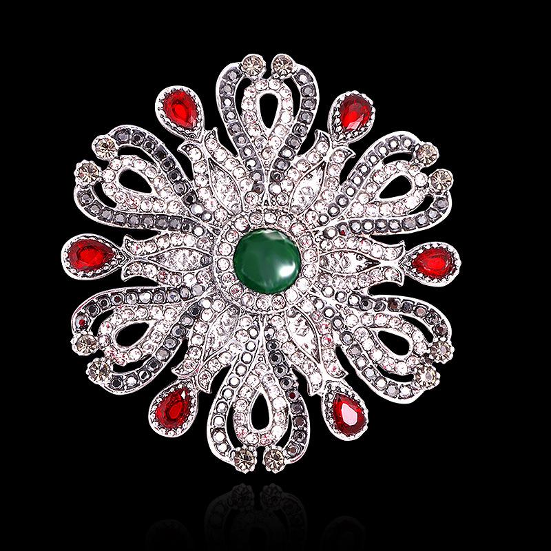 

Fashionable Baroque Palace Retro Hollow High-end Christmas Brooch 6*6CM