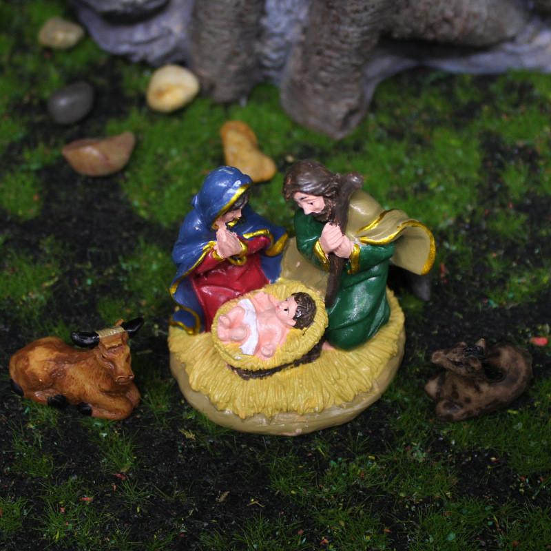 Resin Christmas Scene Figurines With Style Family Set For Holiday Decorations