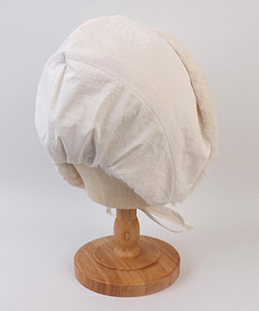 Yunibeosyeolkemiseuteuli Bio Poly Fur White Bonnet Hat