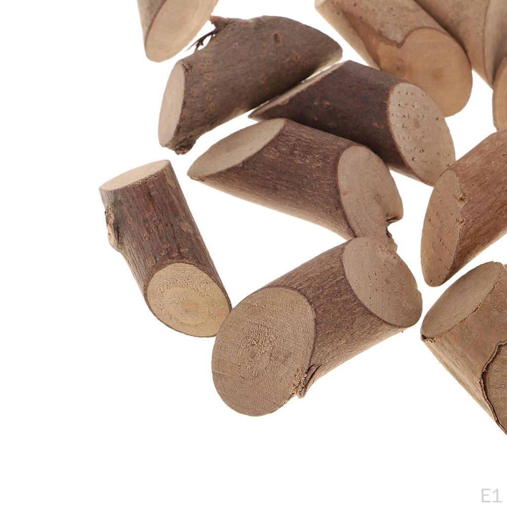 Schräge Holzklötze aus Naturholz, verschiedene Größen, unfertige Holzklötze