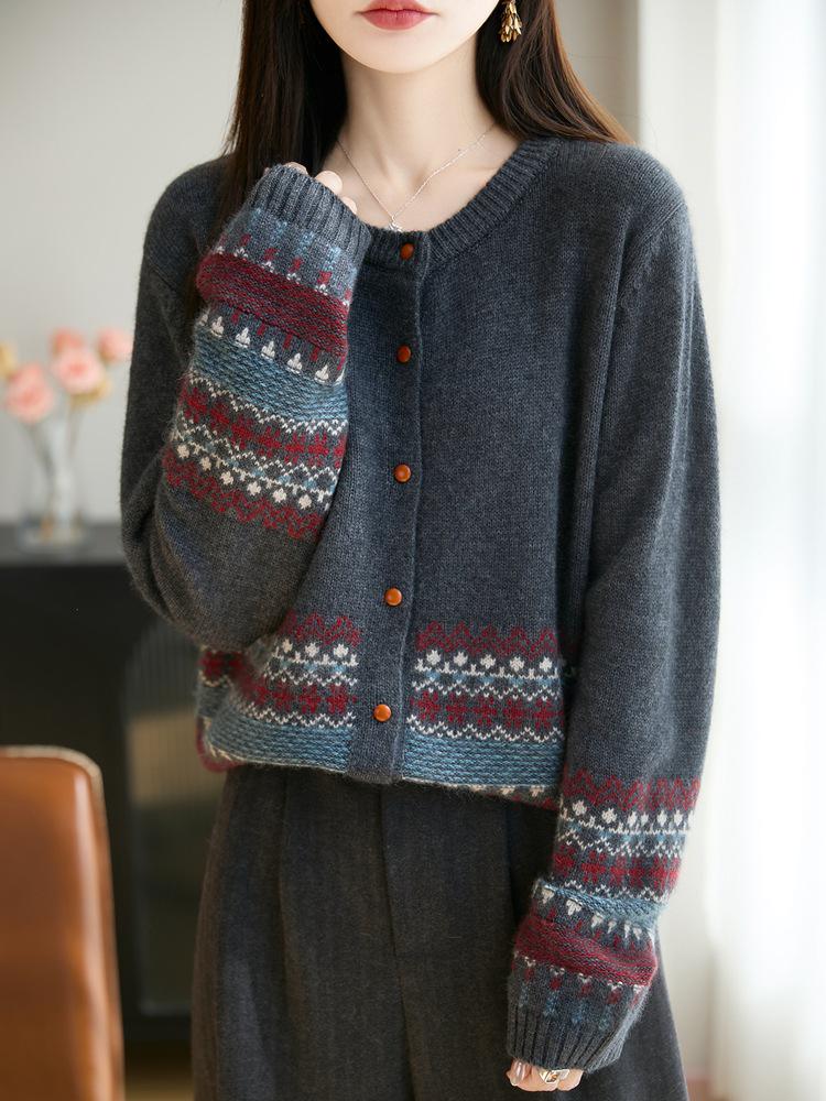 Retro Ethnic Style Jacquard Knit Cardigan - Women's Round Neck Single-Breasted Sweater for Autumn/Winter