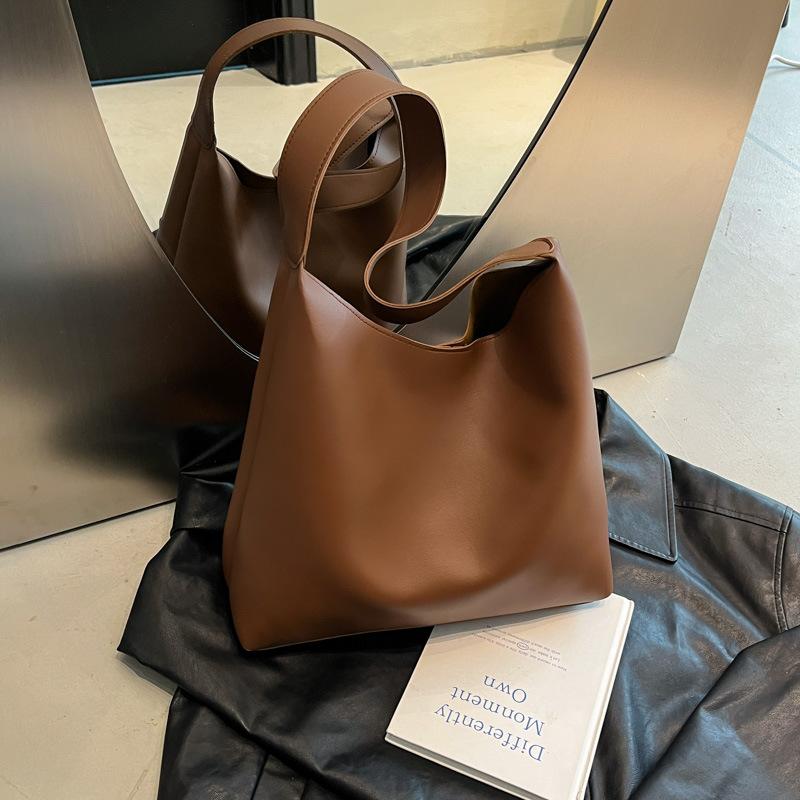 

Простая и универсальная сумка на одно плечо для работы и поездок на работу, мягкая кожаная сумка-ведро большой вместимости кофейный