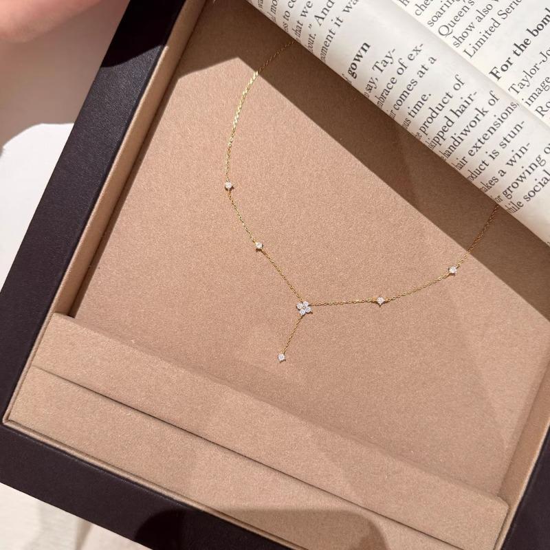 Collana alla moda di lusso con quadrifoglio e frange per donna - Elegante catena a girocollo, Accessorio unico e versatile