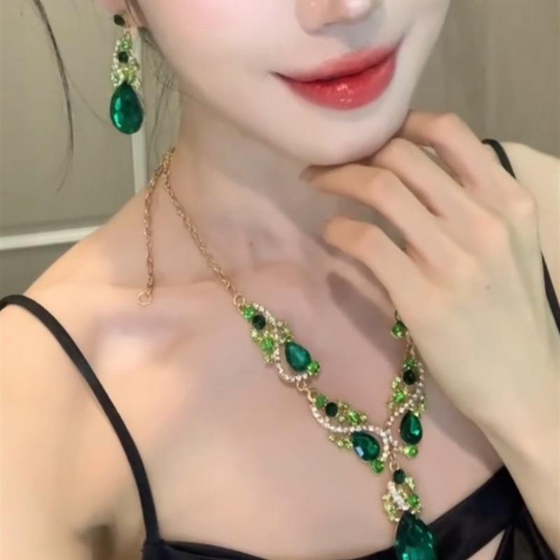 Super Flash Princess Water Drop Zircon Necklace Earrings Set Women's Dinner Dress Green Zircon Clavicle Chain Jewelry Wholesale
