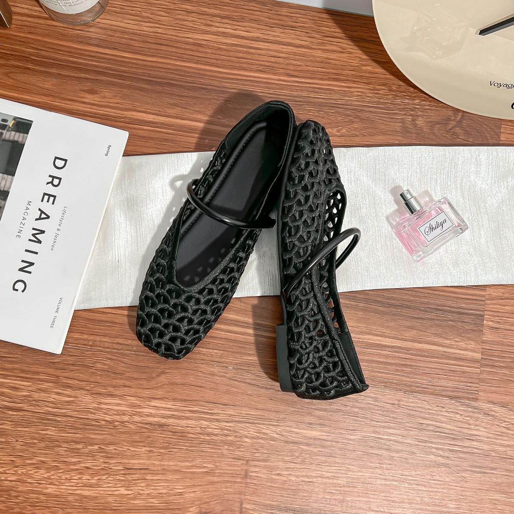 Grape mother summer new hollow design high sense woven flats 2025 French light luxury sandals women's summer