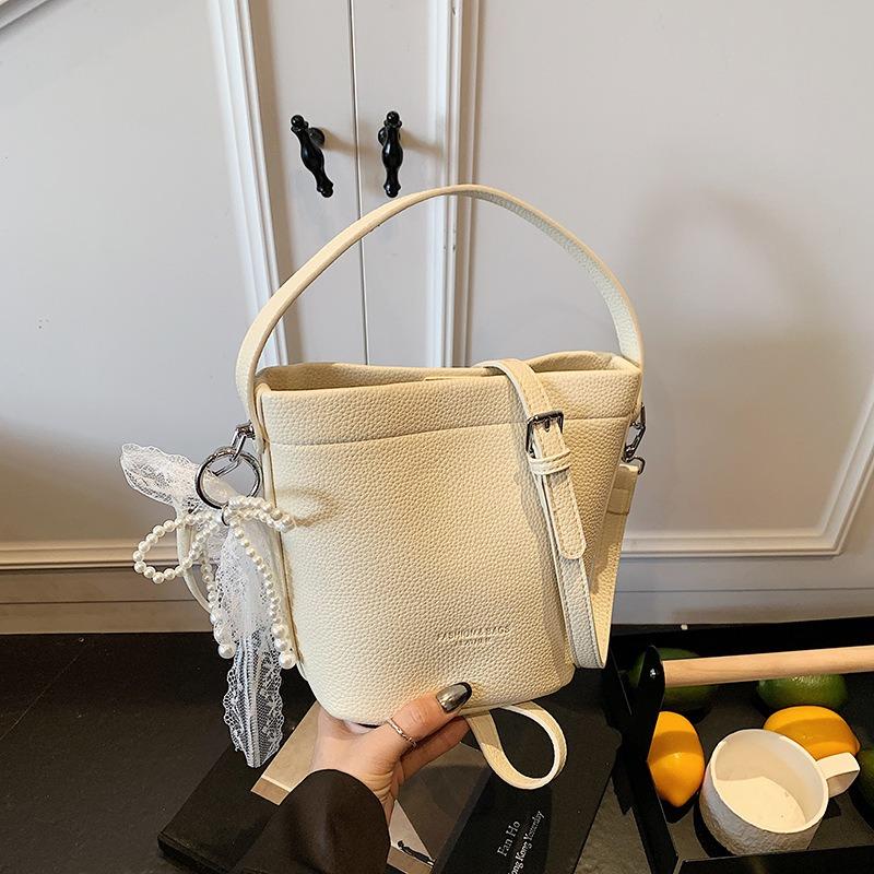 Premium texture portable underarm bag women's new trendy simple bucket bag niche shoulder messenger bag