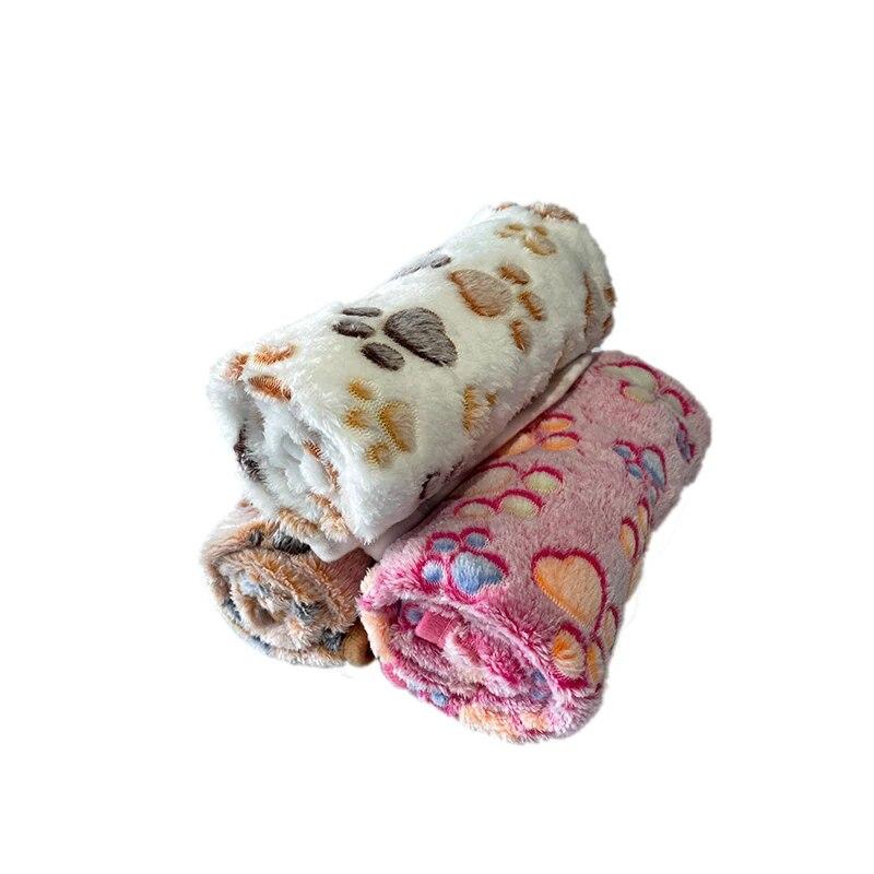 No Hair Loss Pet Blanket Coral Fleece Breathable Cute Paw Pattern Warm and Comfortable Thin Mat for Cat and Dogs Pet Supplies