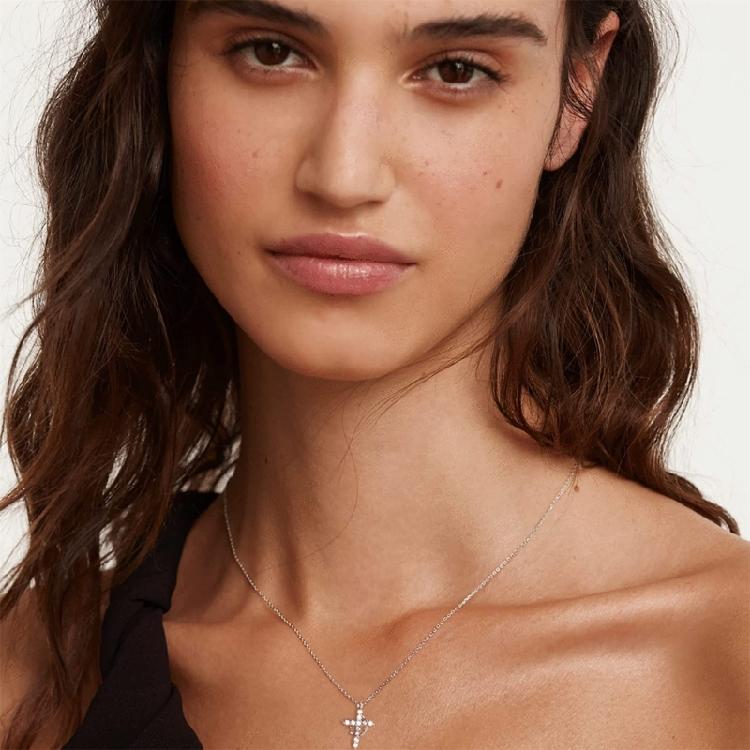 Fashionable Diamonds Stainless Steel Crosses Choker Necklace Pendant with Elegant Designs Jewelry Accessory for Girls