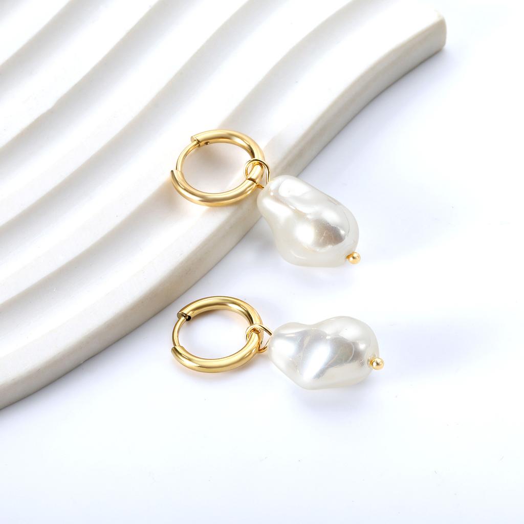 Elegant Baroque White Pearl Earrings Fashionable High-End Pearl Jewelry