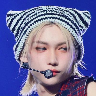 [USED] Stray Kids Cat Ear Striped Knit Hat White X Black Stray Kids Felix