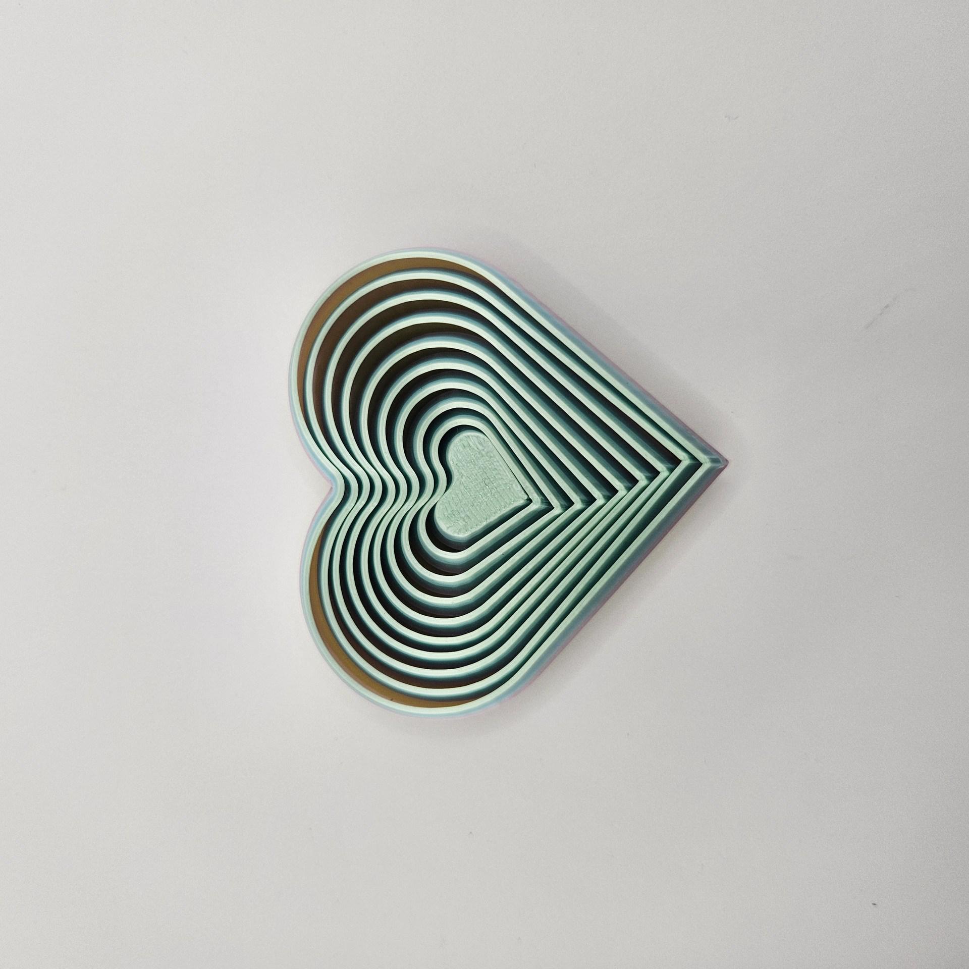 

Игрушка-антистресс в виде вращающегося сердца, напечатанная на 3D-принтере