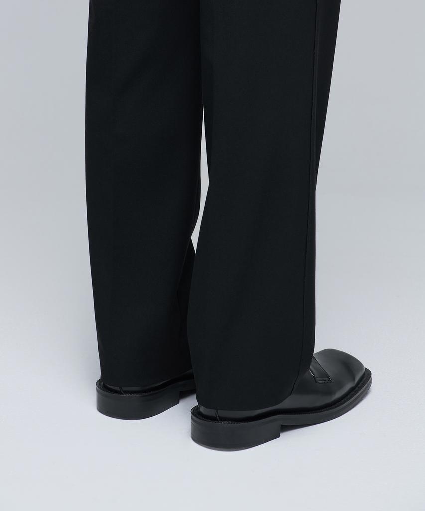 Musinsa Standard [Stitching Detail] Raw Edge Cutting Wide Slacks [Black]
