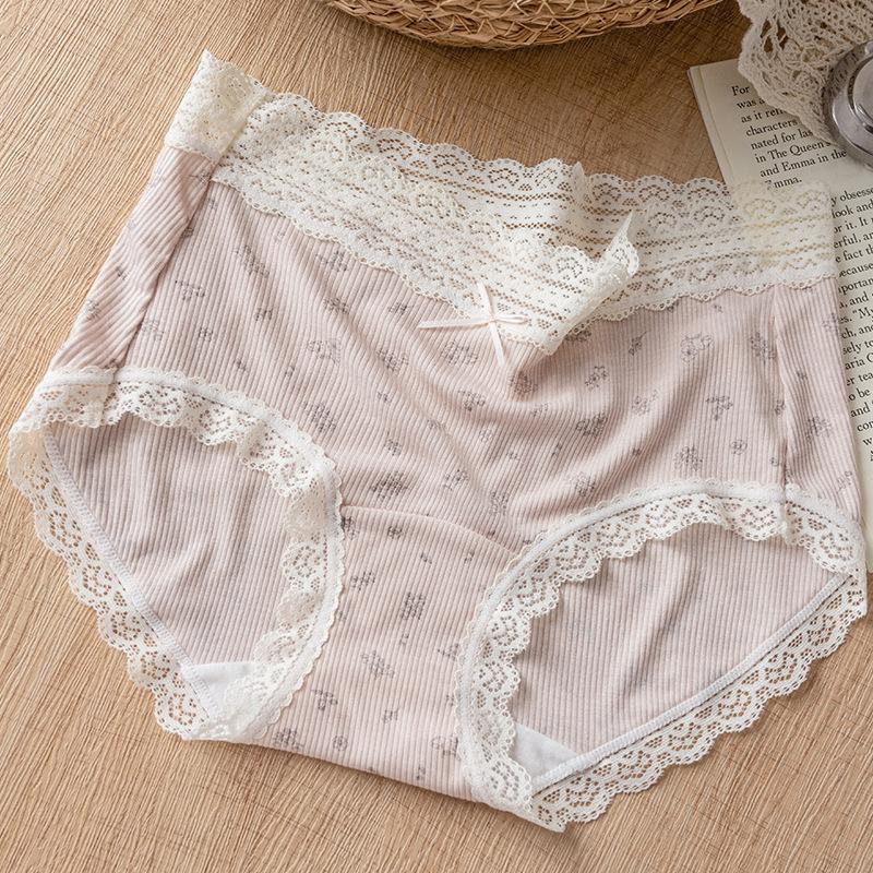 Women's New Spring and Summer Sweet Floral Thread Floral Pure Cotton Antibacterial Crotchy Skin-friendly Briefs