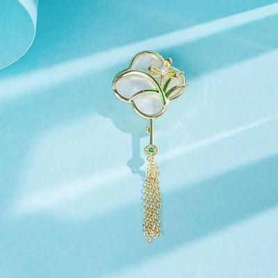 Bo Xin Yun Chinese Retro Tassel Fan & Clover Brooch - Hanfu Corsage Accessory
