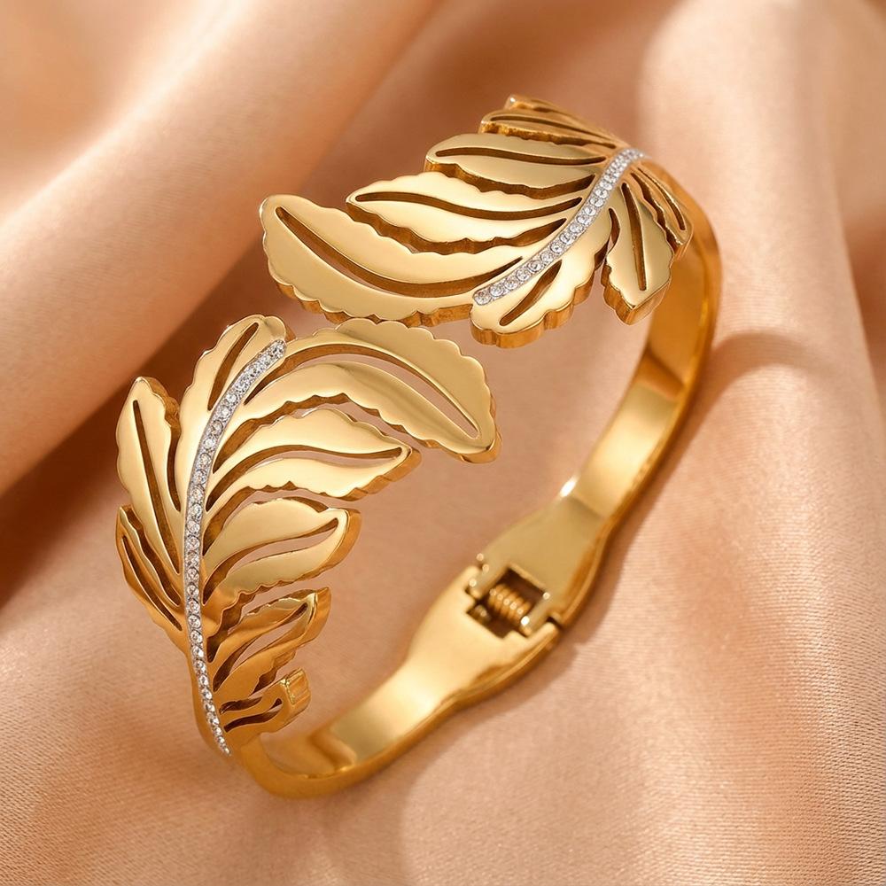 European and American Wide-faced Hollow Leaf Bracelet Niche High-end