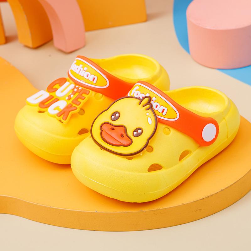 Non-slip sole children's slippers, breathable cartoon clogs, waterproof hole shoes for boys and girls, indoor summer wear
