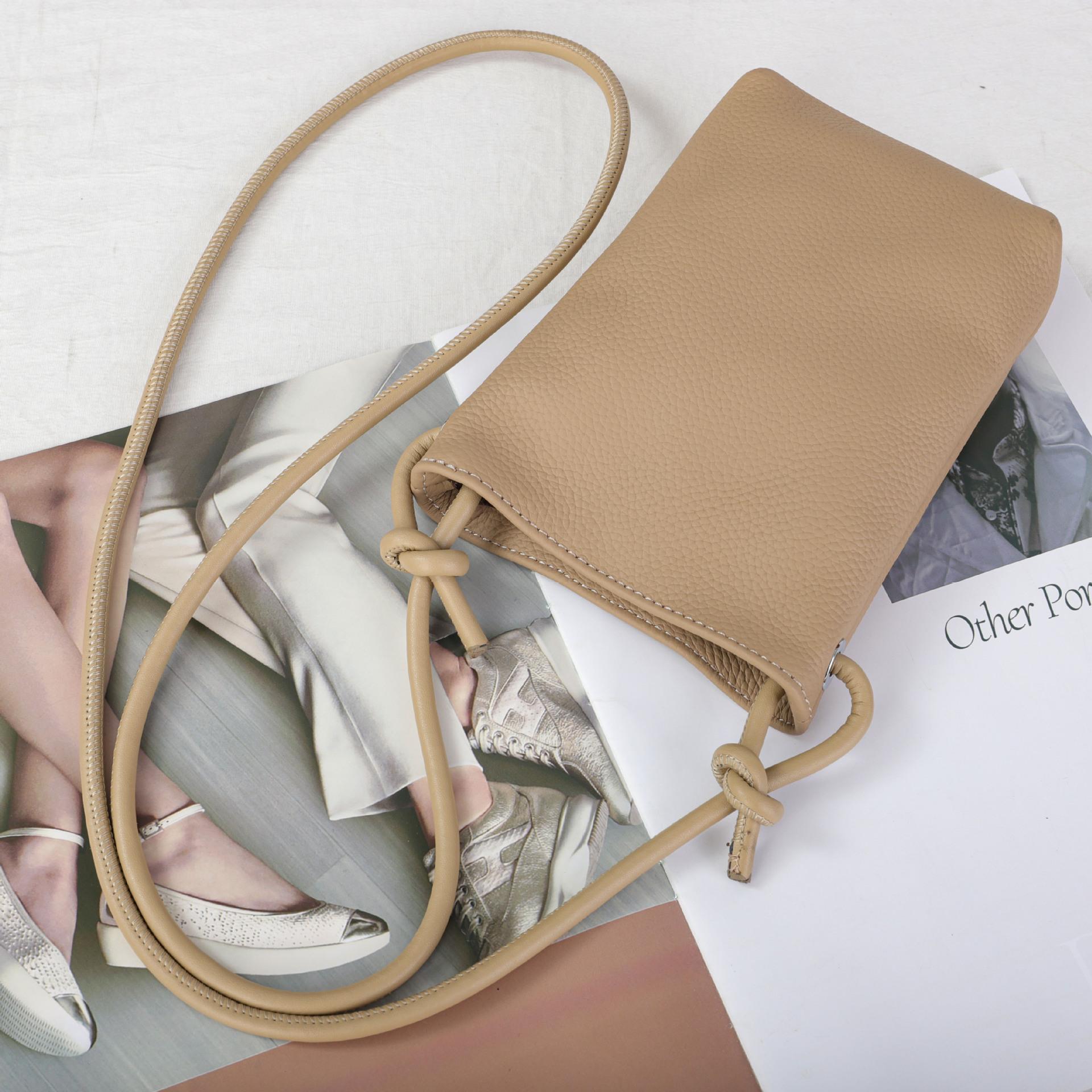 

Cowhide Shoulder Versatile Women s Messenger Bag чорний