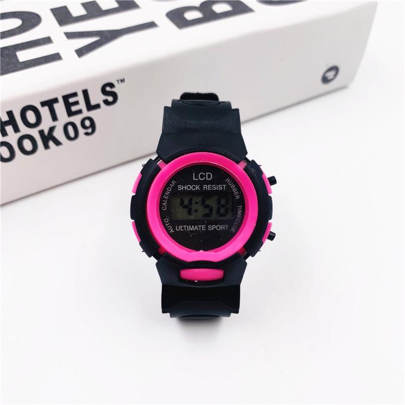And Lightweight Comfortable Childrens Watch Round Dial Shape With Plastic Material Case