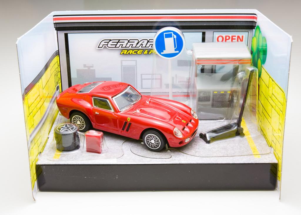 Kyosho EGG Miniature de Voiture Moulée sous Pression Ferrari 250 GTO Rouge 1/43