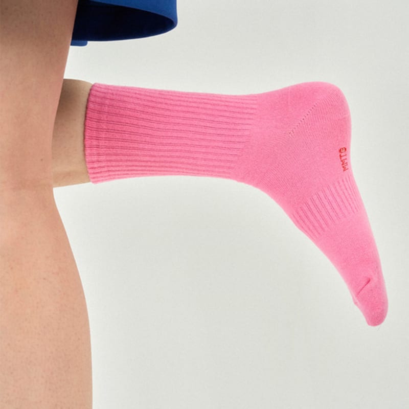MONTH IN MONTH OUT Mmt Colored Crew Socks _ PINK