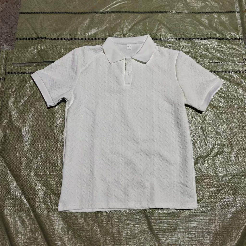 Men's plain-coloured polo shirt with a turn-down collar, front buttons and short sleeves – a casual, everyday T-shirt