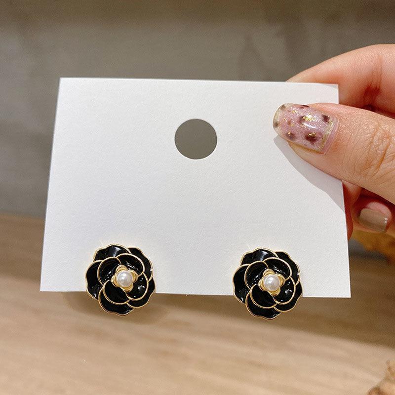 New Irregular Mussel Stud Earrings Women Unique Personality Small Flower Leaf Zircon Heart Earrings Wedding Zircon Birthday Gift