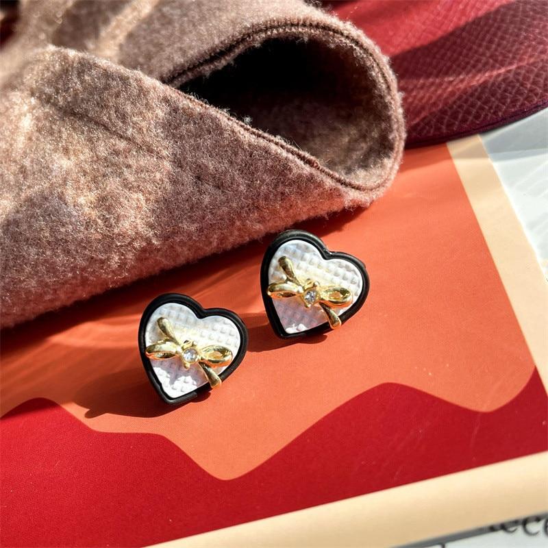 Simple Fashion Bowknot Heart Metallic Stud Earrings  New Korean Style Earings Jewelry Wholesale