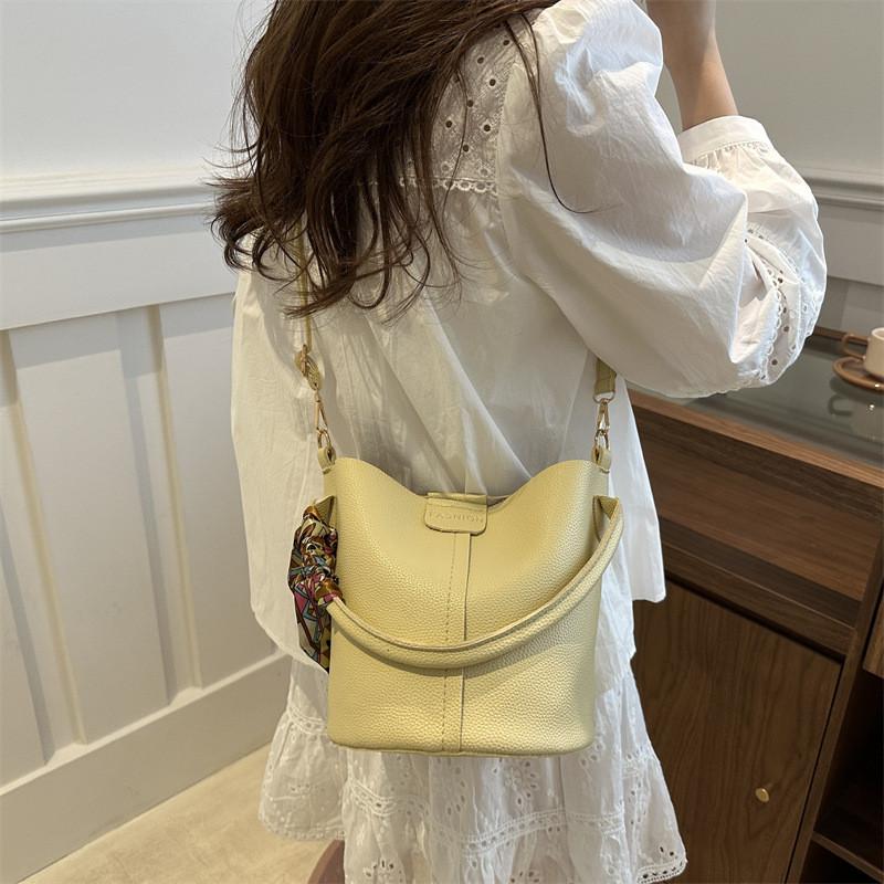 Trendy Summer Fashion Handbag 2024 Stylish French Fresh Single Shoulder Bucket Bag
