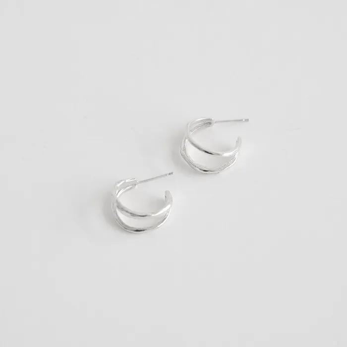 balance earring (s)