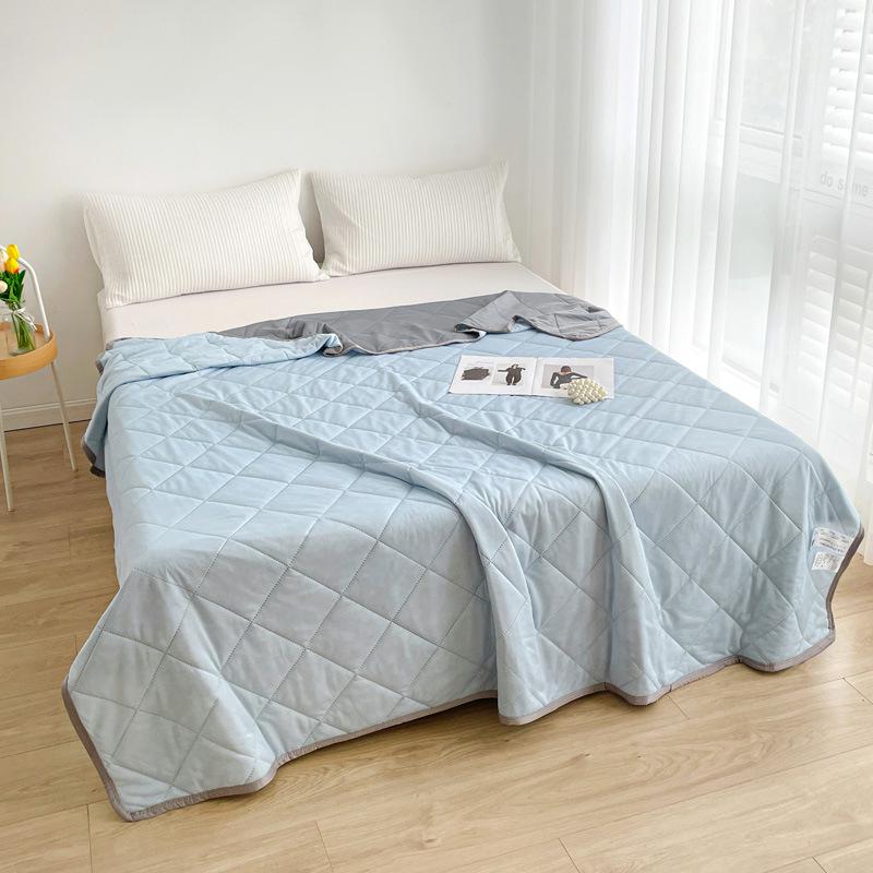 Class A Ice Silk Cooling Summer Quilt - Solid Color, Machine Washable, Thin Gift Quilt for Single and Double Beds