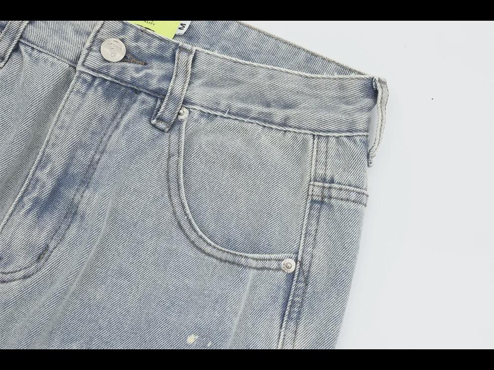 Trendy Herrenhose aus gewaschenem Denim mit geradem Bein und Kontrastnähten im Punk-Stil mit Tintenspritzern und Katzenschnurrhaar-Details